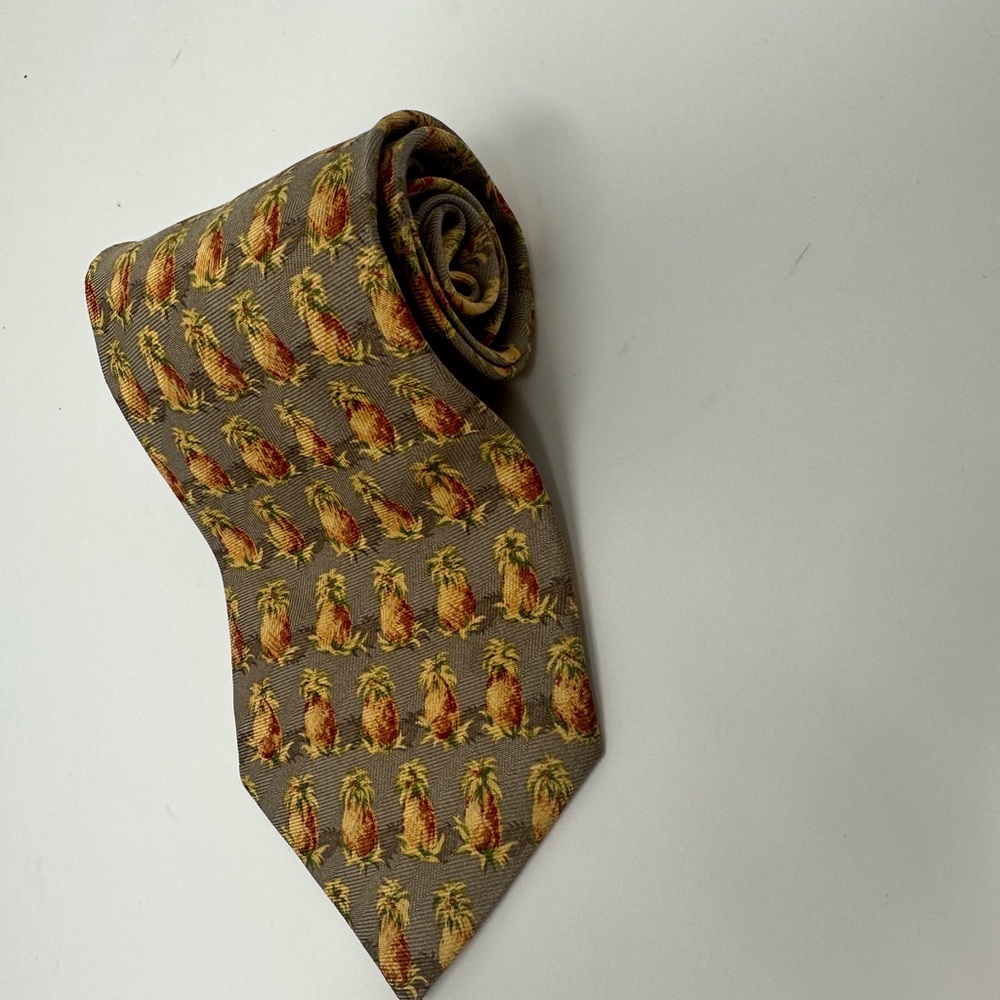 Tommy Bahama silk tie 58 x 4 - Picture 11 of 11